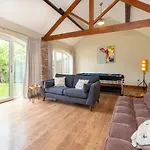 Creamery Cottage With Games Room And Free Parking